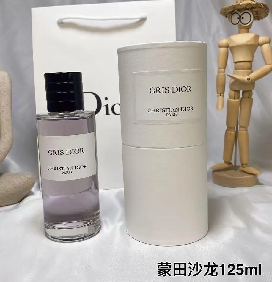 Catalogue product photo — US-202 — Catalogue name: Dior Gris Dior — Capacity shown: 125 ml