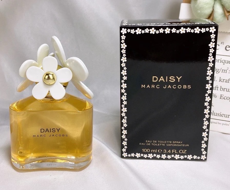 Catalogue product photo — US-216 — Catalogue name: Marc Jacobs Daisy — Capacity shown: 100 ml