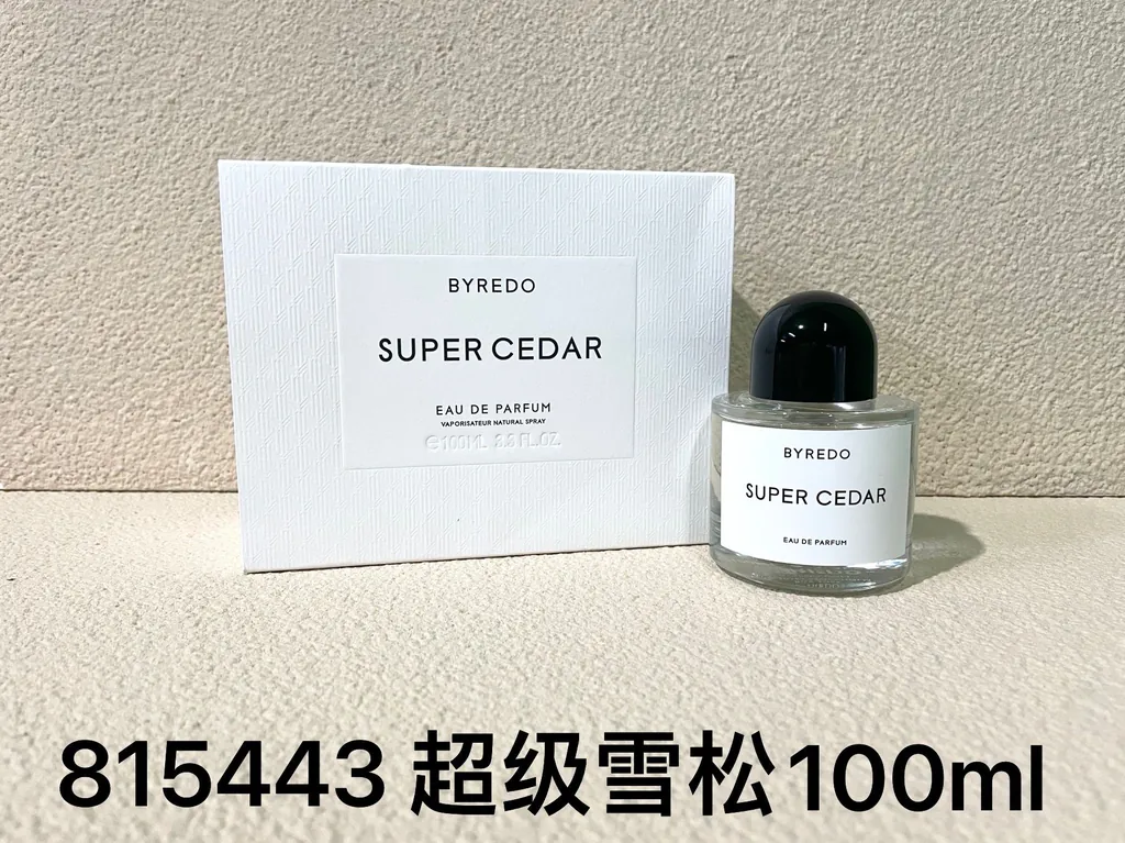 Byredo Super Cedar Eau de Parfum — 100ml — US-448 — Catalogue name: Byredo Super Cedar Eau de Parfum — Capacity shown: 100ml