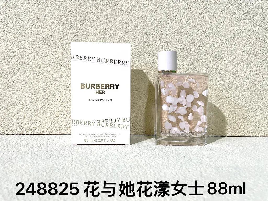 Burberry Her Petals Limited Edition Eau de Parfum — 88ml — US-474 — Catalogue name: Burberry Her Petals Limited Edition Eau de Parfum — Capacity shown: 88ml