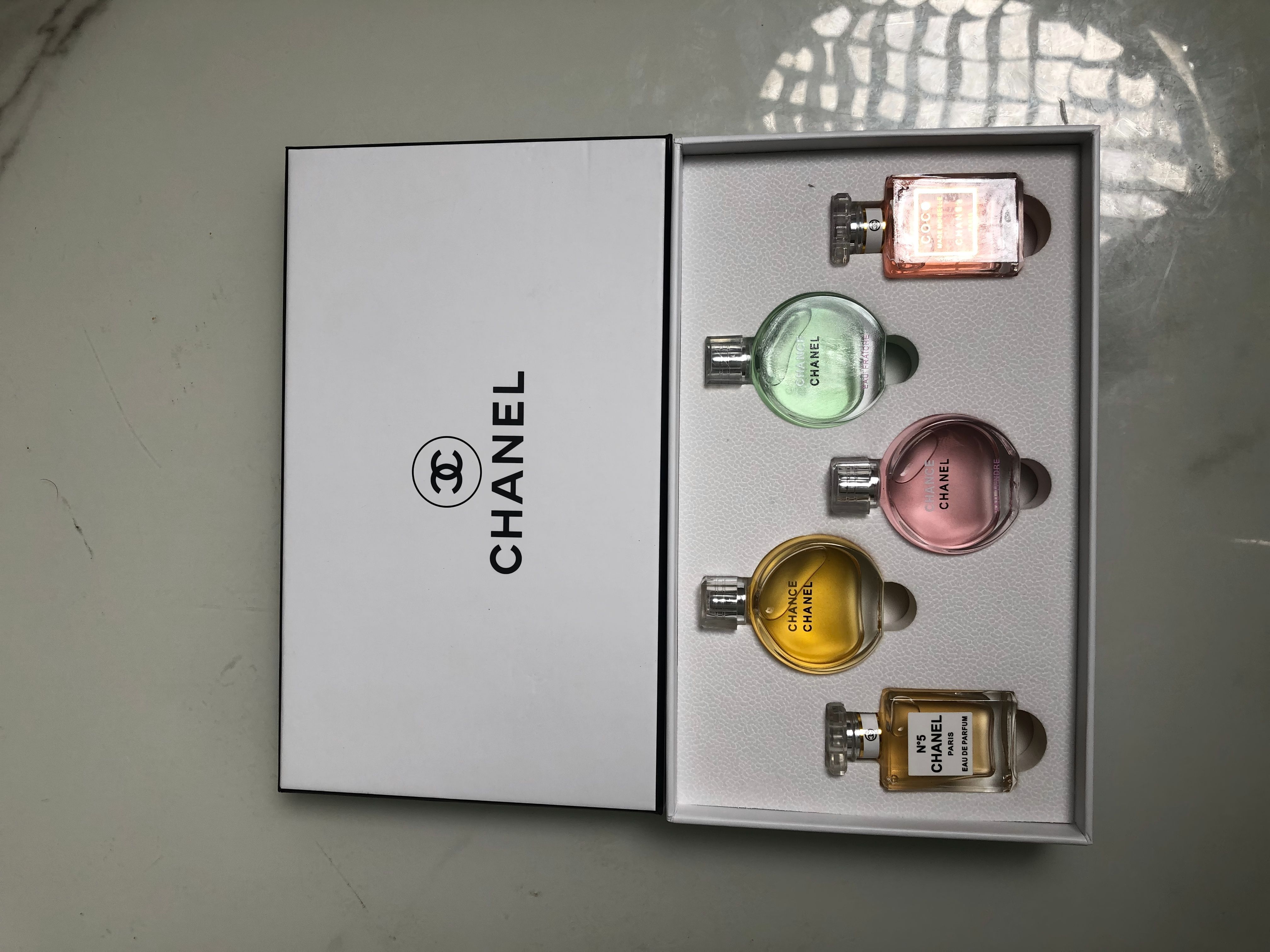 Gift-set product photo — US-246 — Catalogue name: Chanel 5-Piece Mini Perfume Gift Set — Capacity shown: 5ml × 5