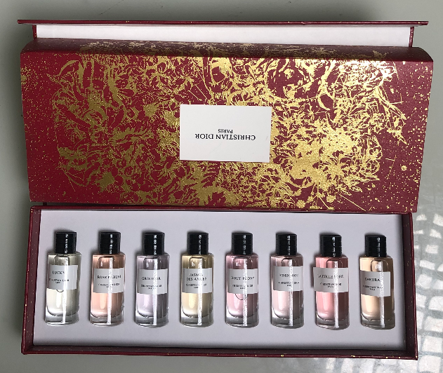 Gift-set product photo — US-251 — Catalogue name: Christian Dior La Collection Privée 8-Piece Mini Perfume Gift Set — Capacity shown: 10ml × 8
