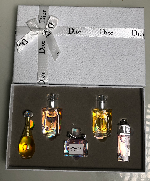Gift-set product photo — US-254 — Catalogue name: Dior 5-Piece Mini Perfume Gift Set — Capacity shown: 5ml × 5