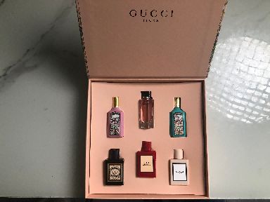 Gift-set product photo — US-260 — Catalogue name: Gucci 6-Piece Mini Perfume Gift Set — Capacity shown: 5ml × 6
