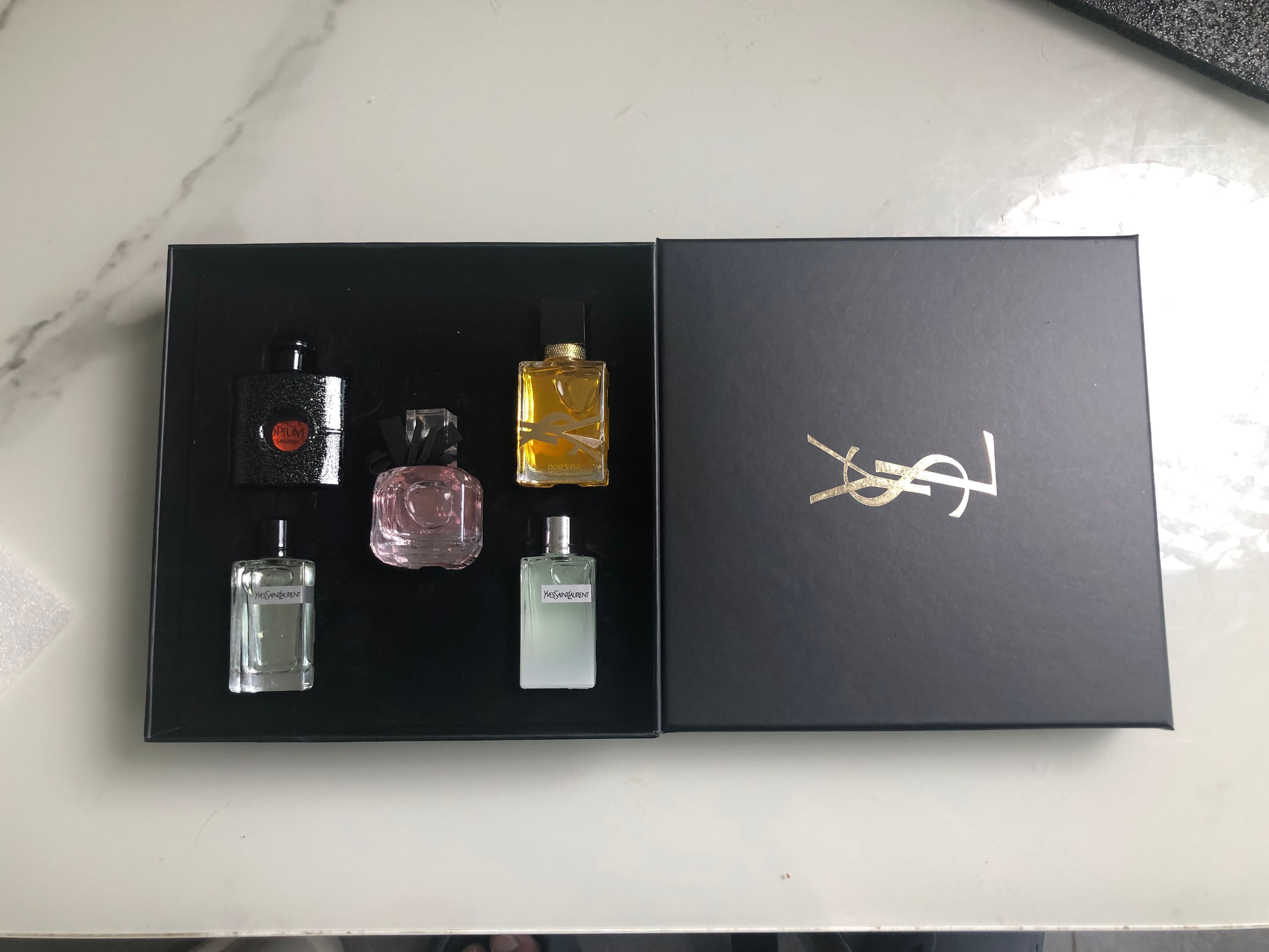 Gift-set product photo — US-262 — Catalogue name: YSL 5-Piece Mini Perfume Gift Set — Capacity shown: 7ml × 5