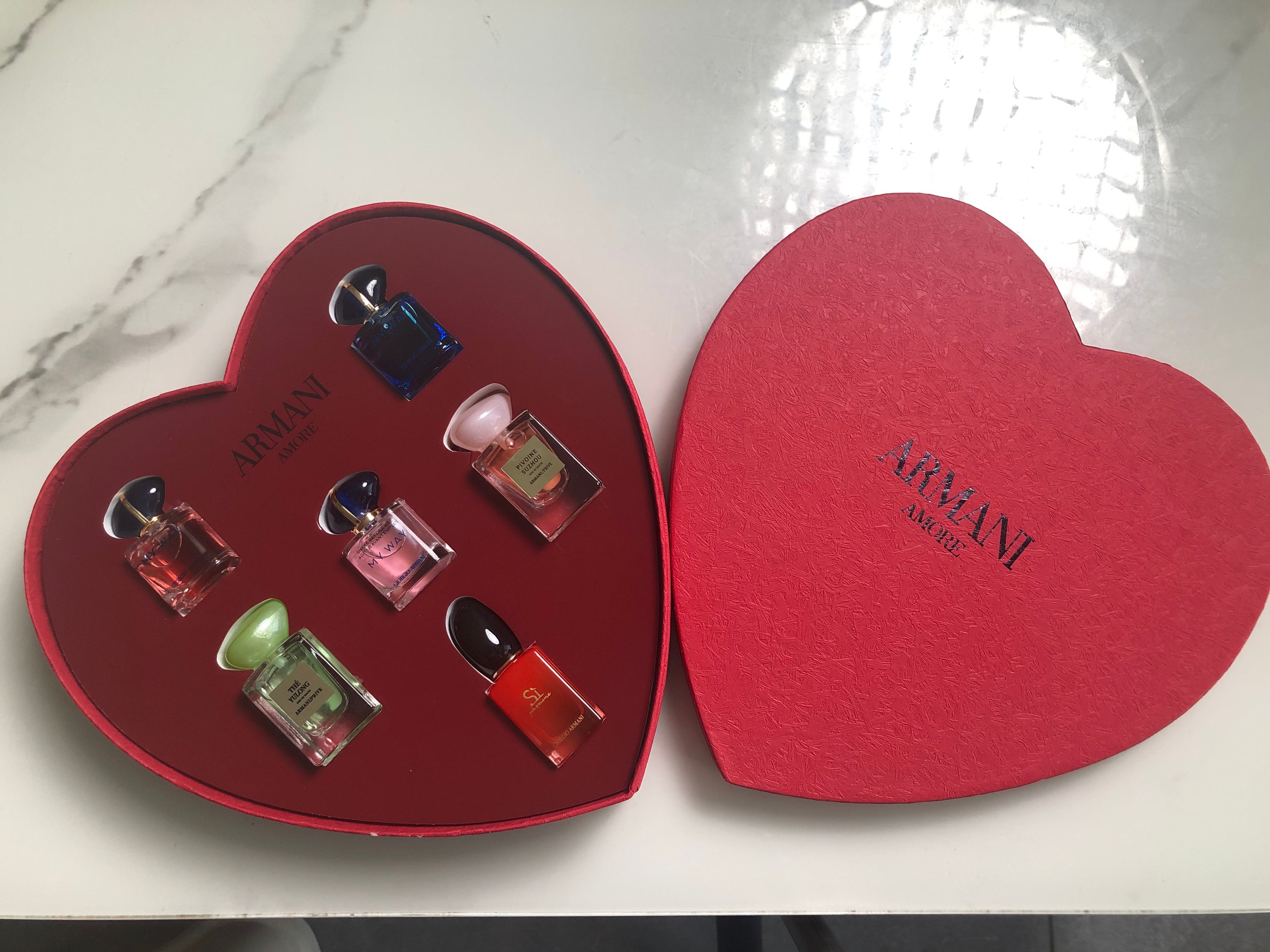 Gift-set product photo — US-270 — Catalogue name: Armani Amore Heart-Shaped 6-Piece Mini Perfume Gift Set — Capacity shown: 7ml × 6