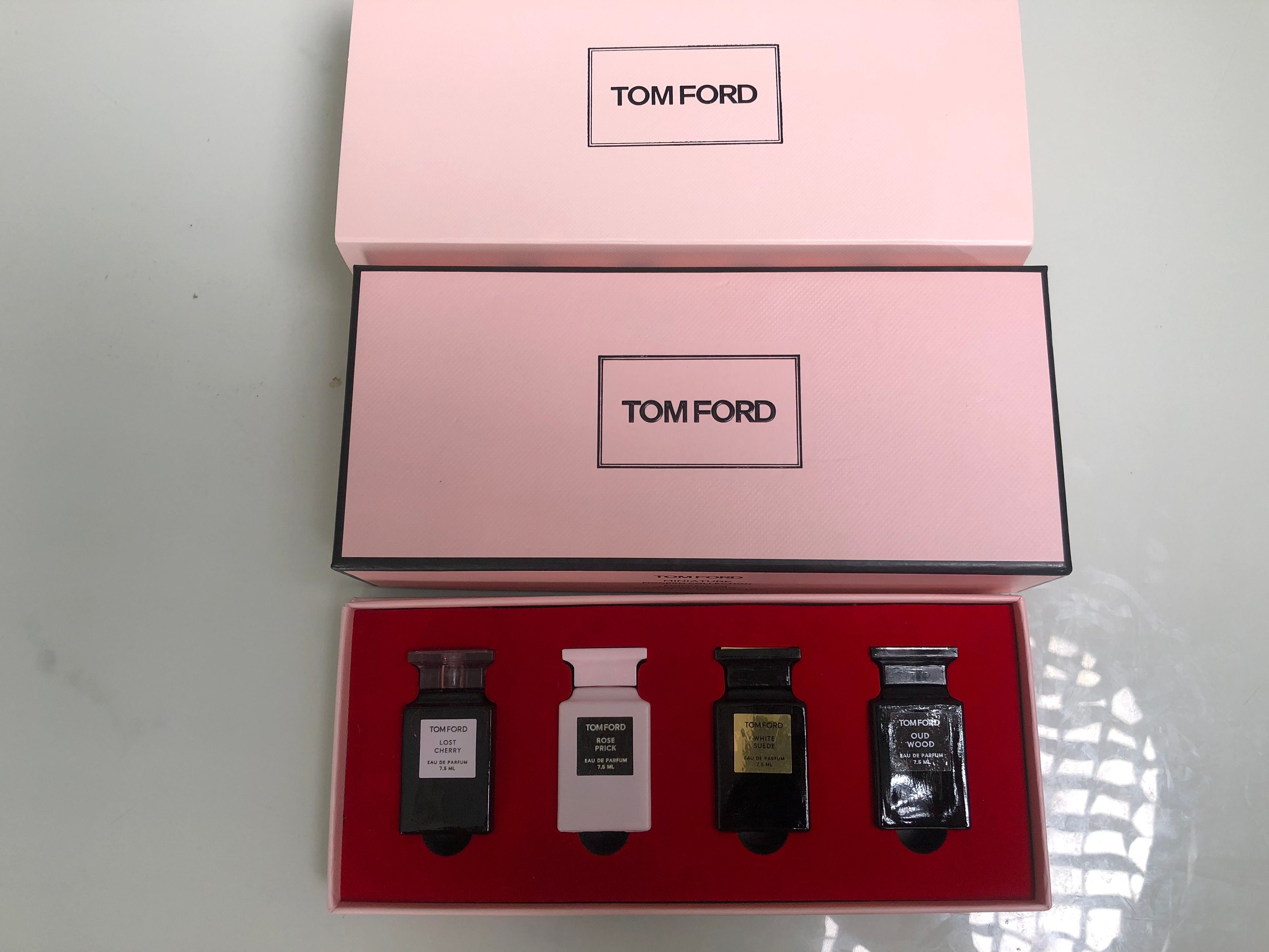 Gift-set product photo — US-277 — Catalogue name: Tom Ford 4-Piece Mini Perfume Gift Set Pink Box — Capacity shown: 7.5ml × 4