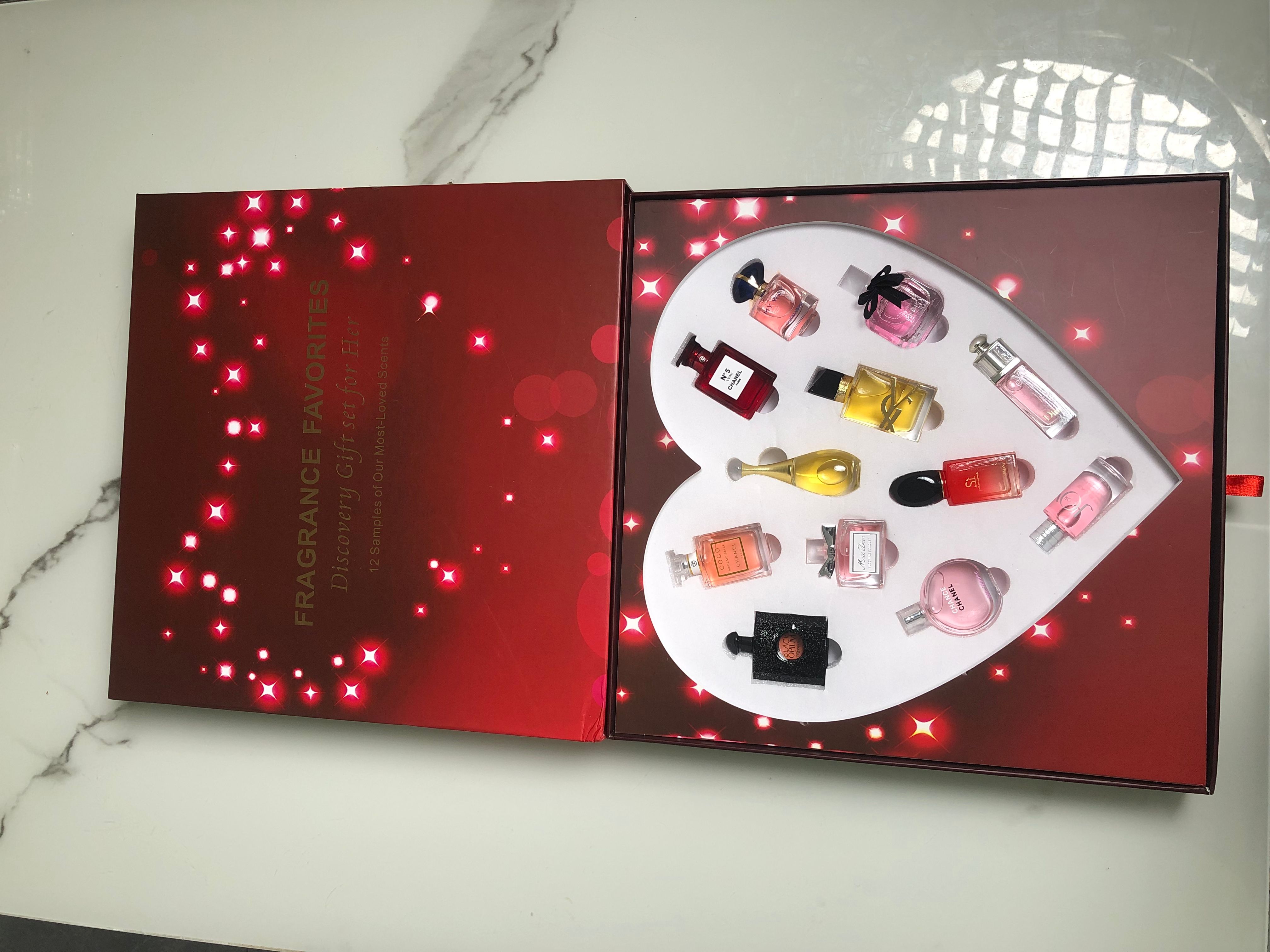 Gift-set product photo — US-282 — Catalogue name: Fragrance Favorites 12-Piece Heart-Shaped Women Perfume Discovery Gift Set — Capacity shown: 7.5ml × 12