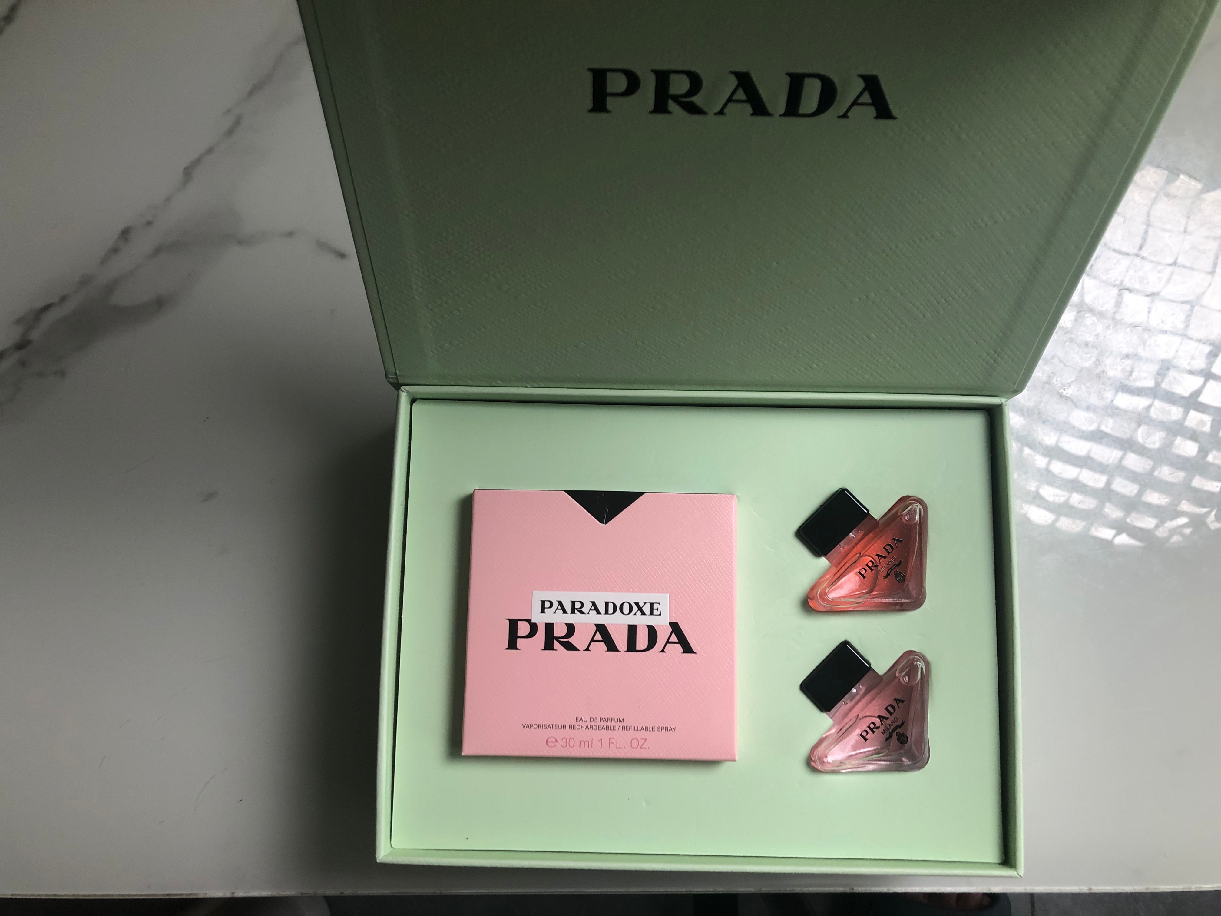 Gift-set product photo — US-287 — Catalogue name: Prada Paradoxe 3-Piece Perfume Gift Set — Capacity shown: 30ml full-size perfume + 7ml × 2 samples