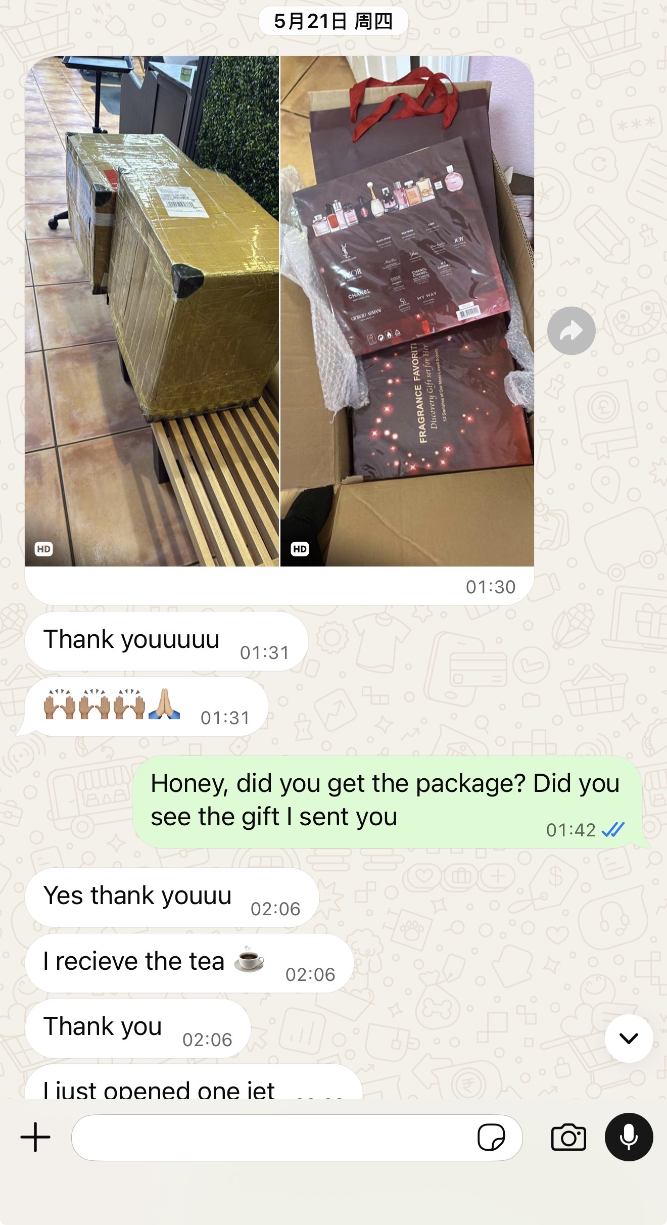 Customer parcel photos and thank-you messages.